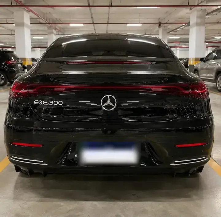 Mercedes-Benz EQE 300 AMG Line 2024